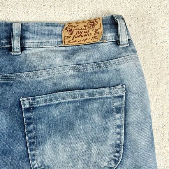 Diesel Kid Thanaz J US Straight Leg Destroyed Vintage Loose Fit Jeans in Wash KX - Picture 6 of 12